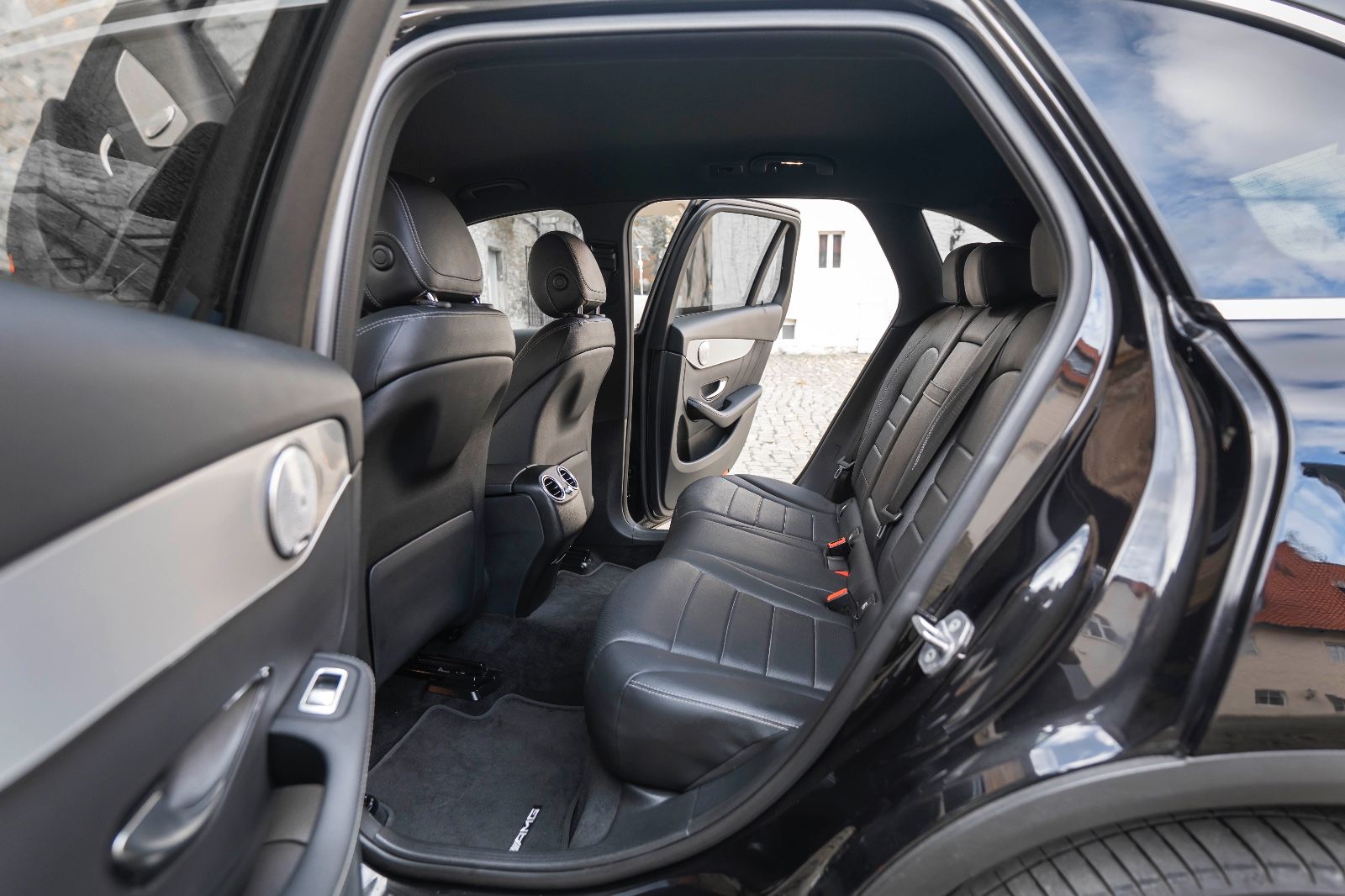 Fahrzeugabbildung Mercedes-Benz GLC 300d 4Matic AMG-LINE LED KAM NAV