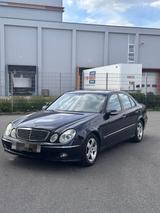 Mercedes-Benz Mercedes Benz e320 w211 - Mercedes-Benz E 320 aus 2004 mit Benzin-Antrieb: Limousine