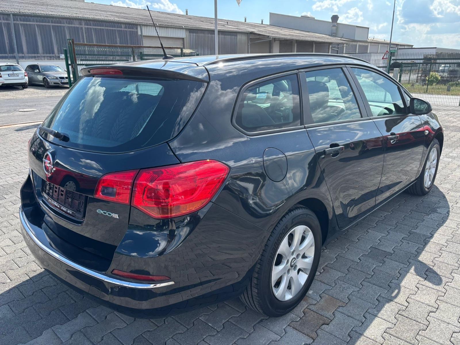 Opel Astra 2014 — photo 9