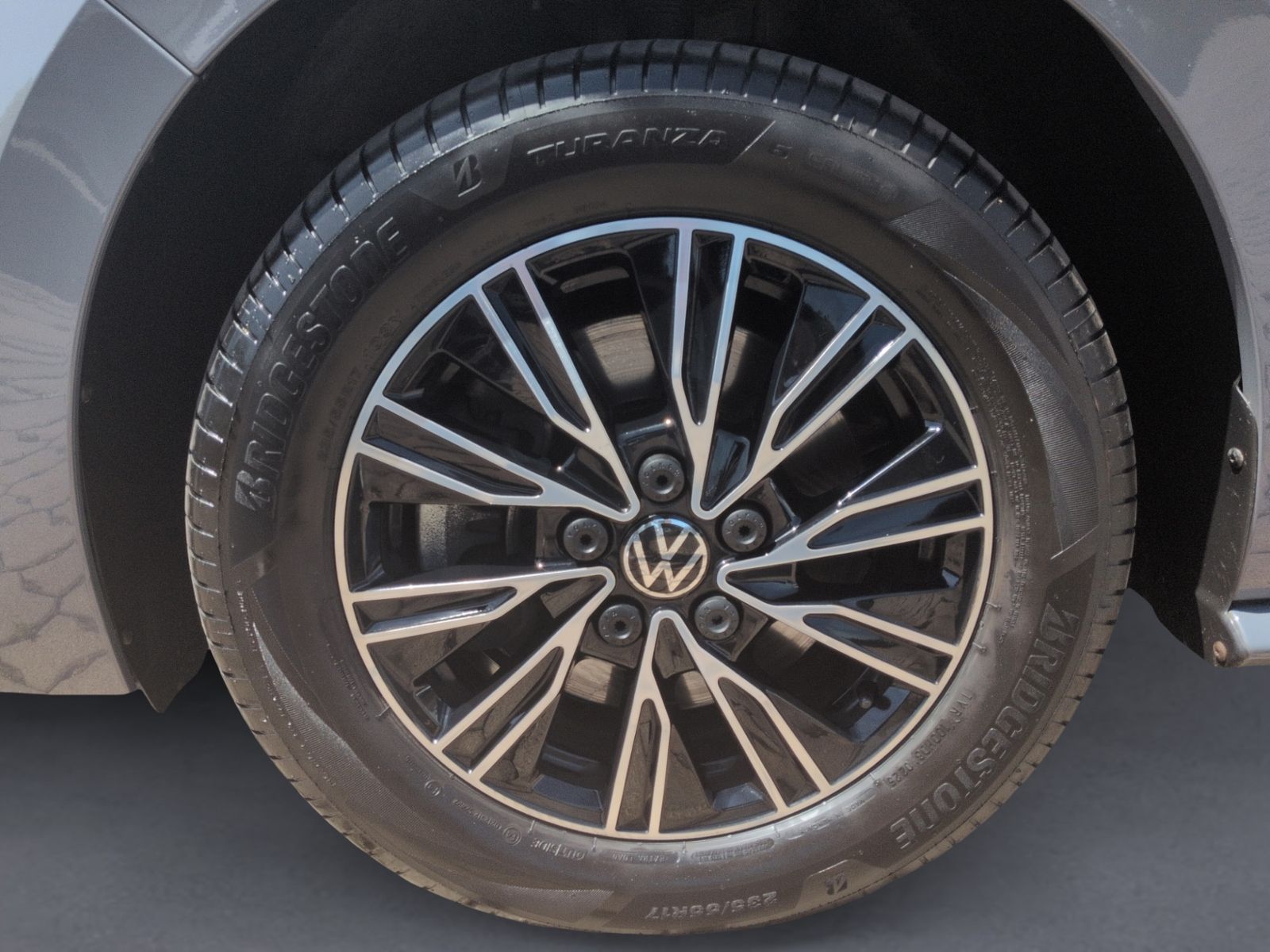 T7 Multivan 2.0 TDI KÜ 7SITZE+KAMERA+NAVI+AHK