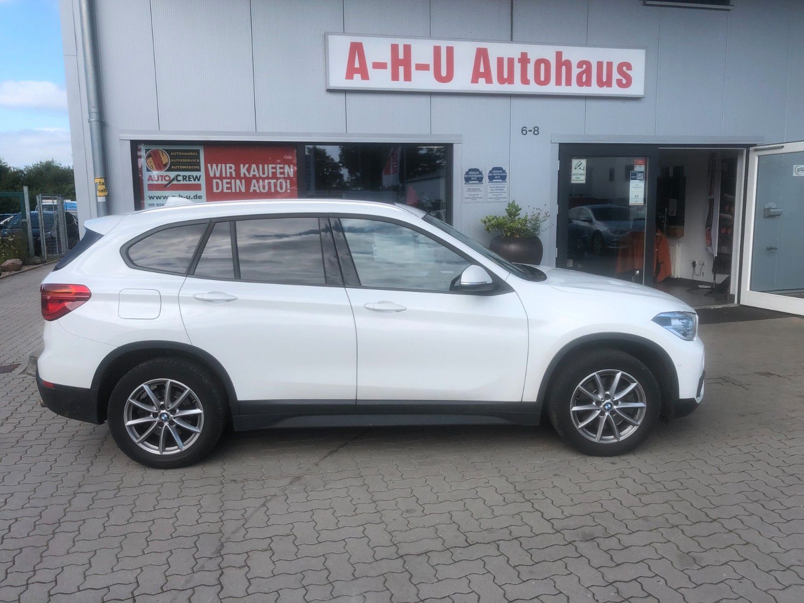 Fahrzeugabbildung BMW X1 sDrive 20 i Advantage Hagelschaden