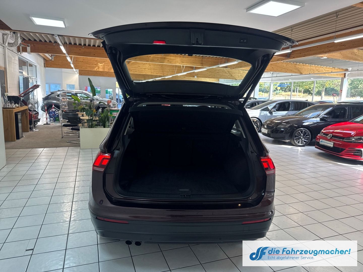 Fahrzeugabbildung Volkswagen Tiguan Comfortline BMT Start-Stopp 4Motion Navi