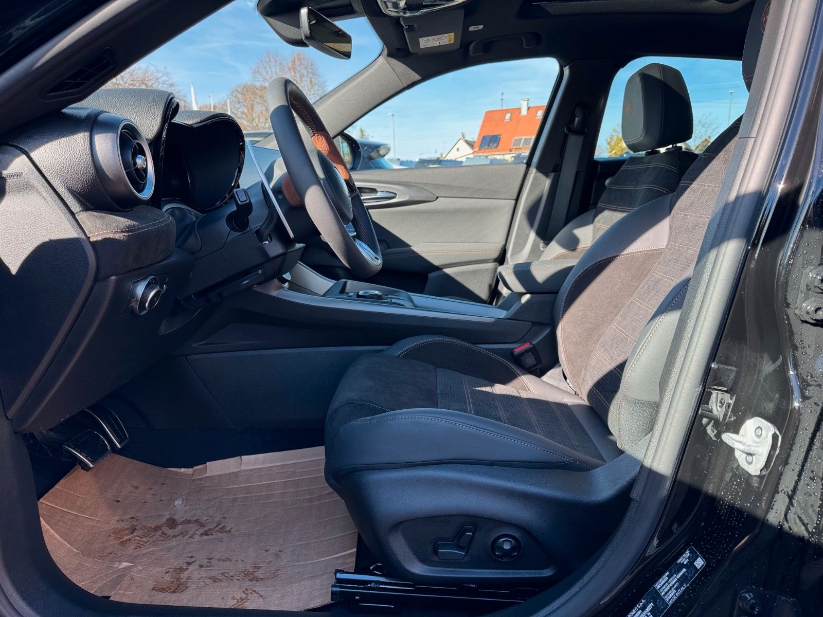 Fahrzeugabbildung Alfa Romeo INTENSA 360° PANORAMA MEMORY NAVI