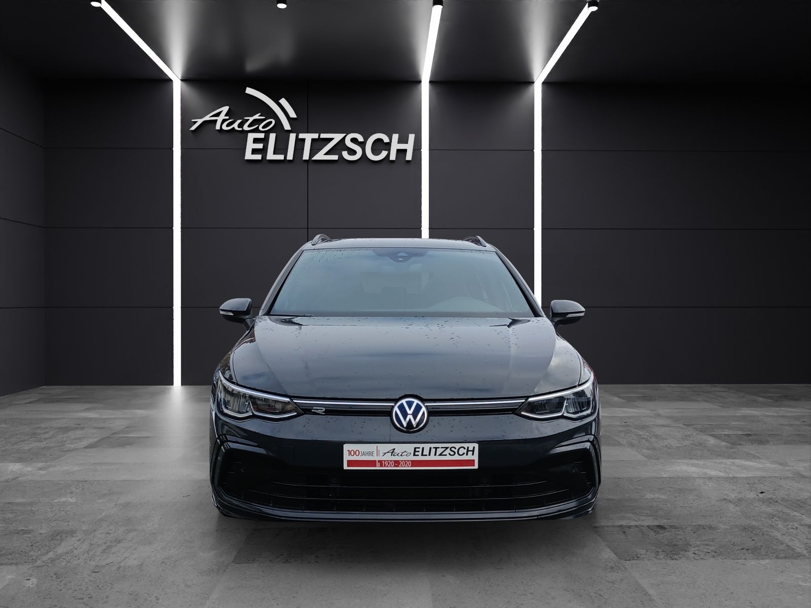 Fahrzeugabbildung Volkswagen Golf VIII Variant TSI R-Line LED AHK Navi AID AC