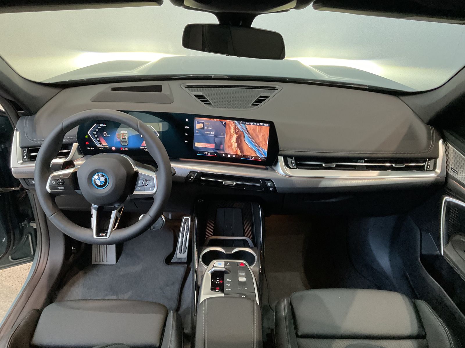 Fahrzeugabbildung BMW iX1 xDrive20 Hifi harman/kardon | Lenkradhzg. |