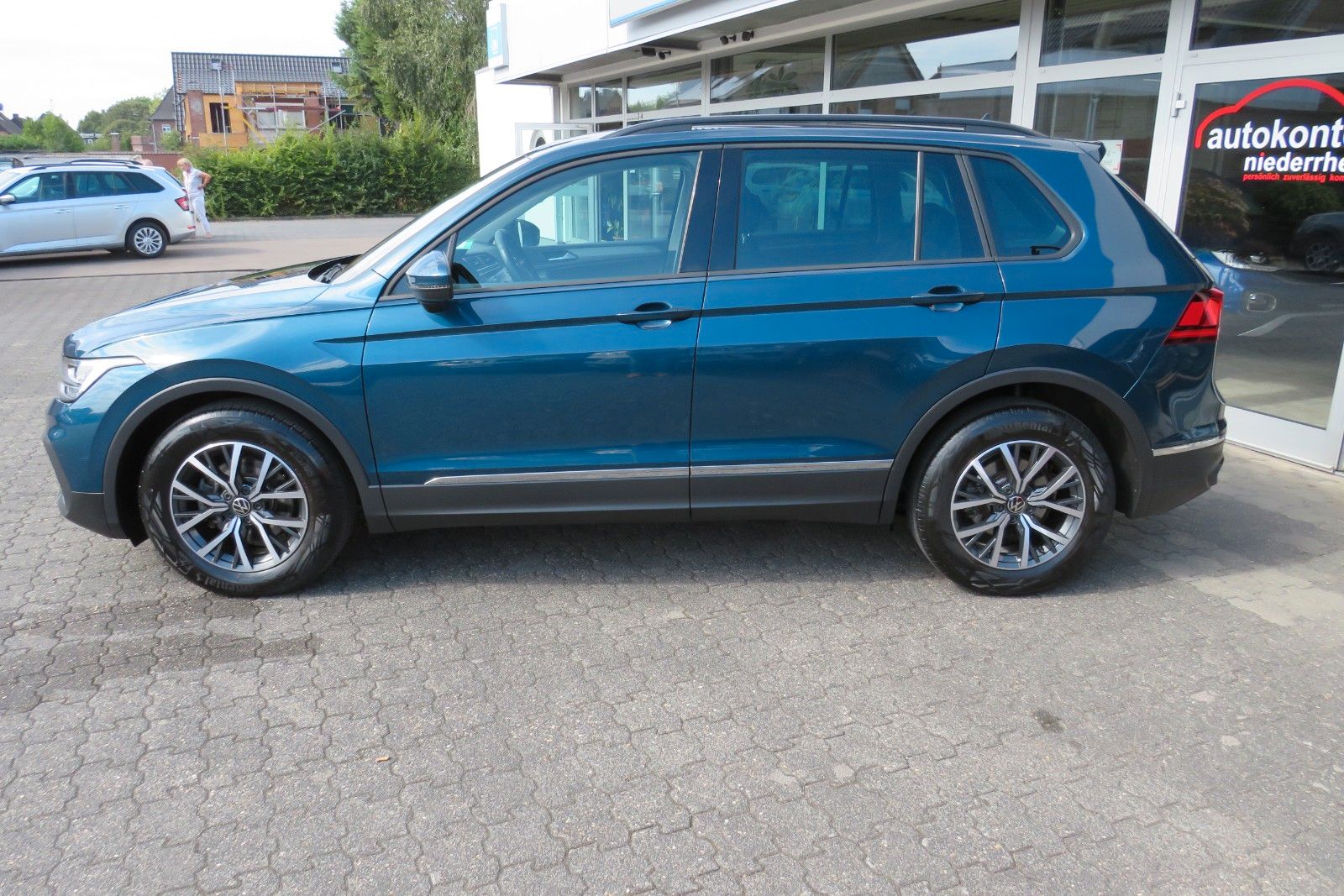 Fahrzeugabbildung Volkswagen Tiguan Life DSG AHK KAMERA ACC PDC SITZH. NAVI 1