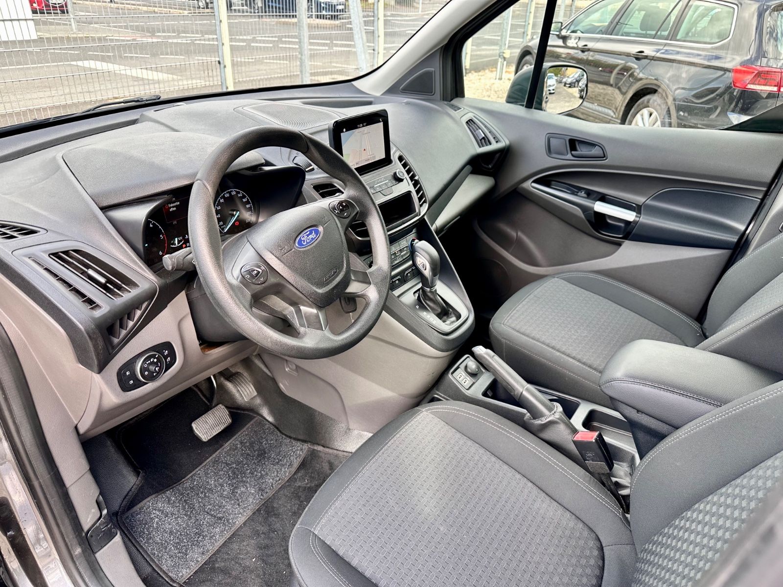 Fahrzeugabbildung Ford TRANSIT CONNECT HALBKASTEN LANG TREND*AUTOM.*