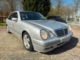Mercedes-Benz E 240 ELEGANCE - gebrauchte Mercedes-Benz E 240 aus dem Jahr 2001