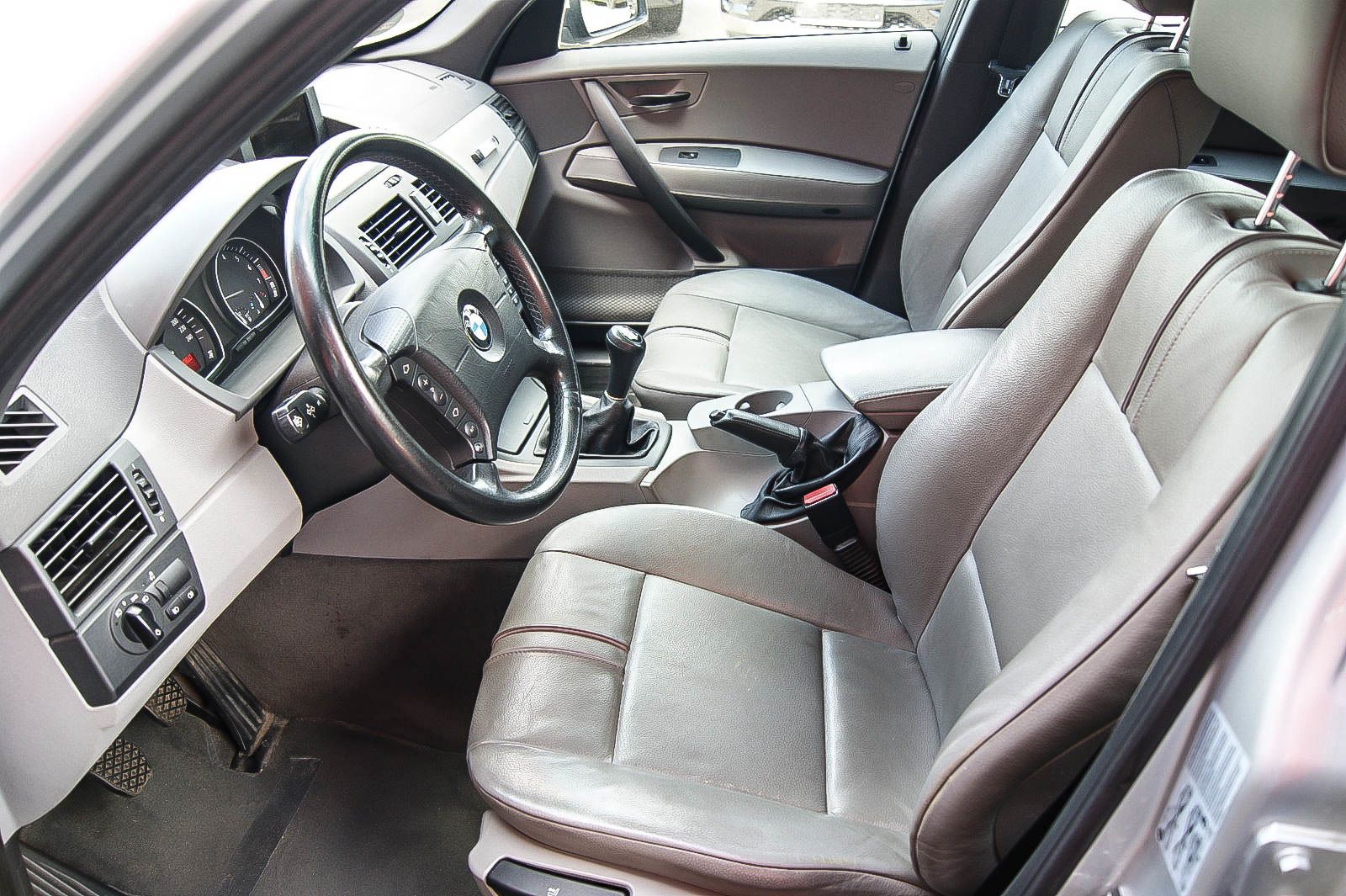 Fahrzeugabbildung BMW X3 3.0i  LEDER XENON NAVI SPORT-FW = aus 1.HAND=