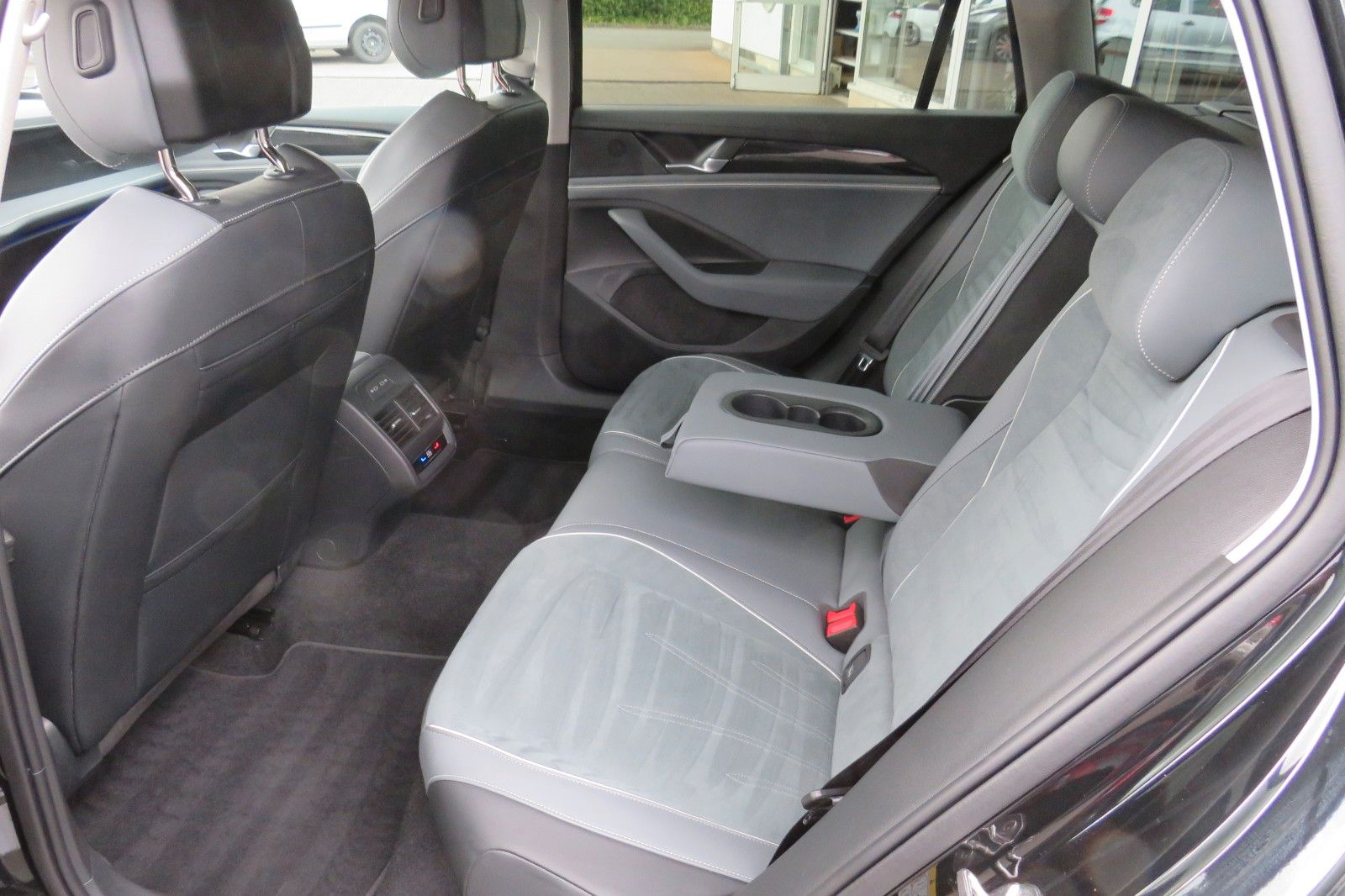 Fahrzeugabbildung Volkswagen Passat Variant 2.0 TDI BUSINESS NEUES MODEL 1.H