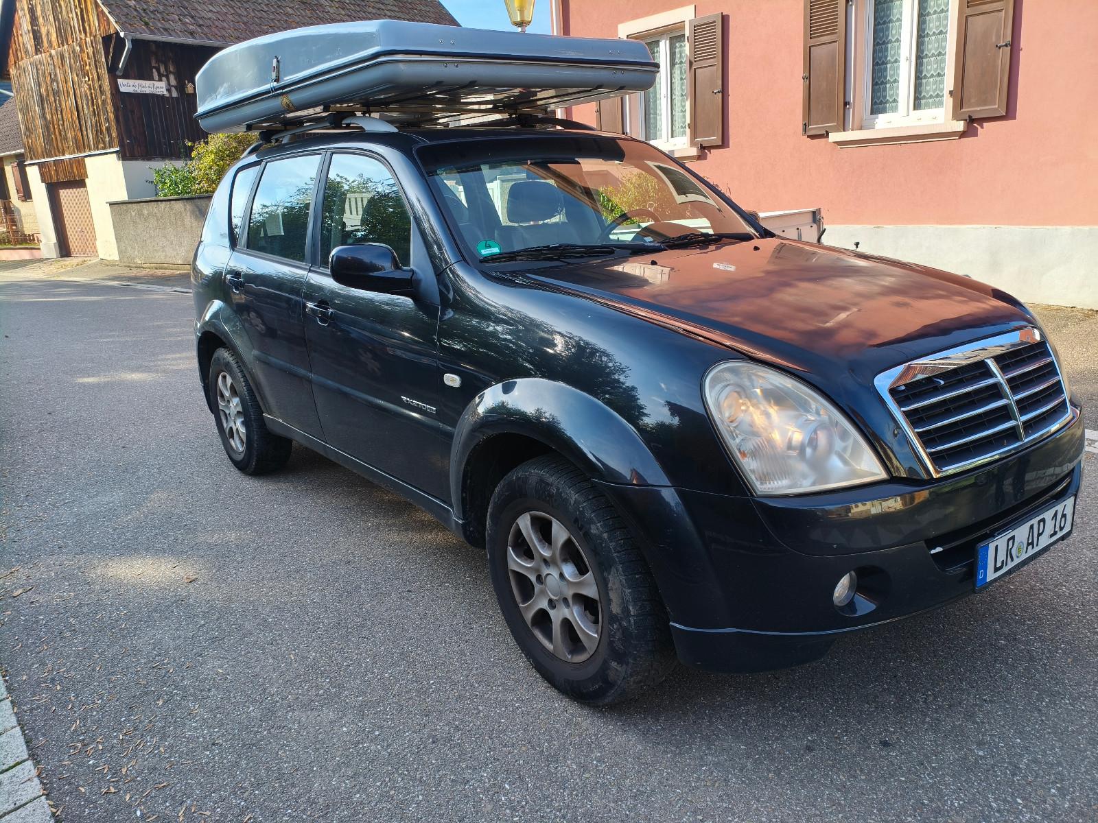 SsangYong Rexton 2006 — interior
