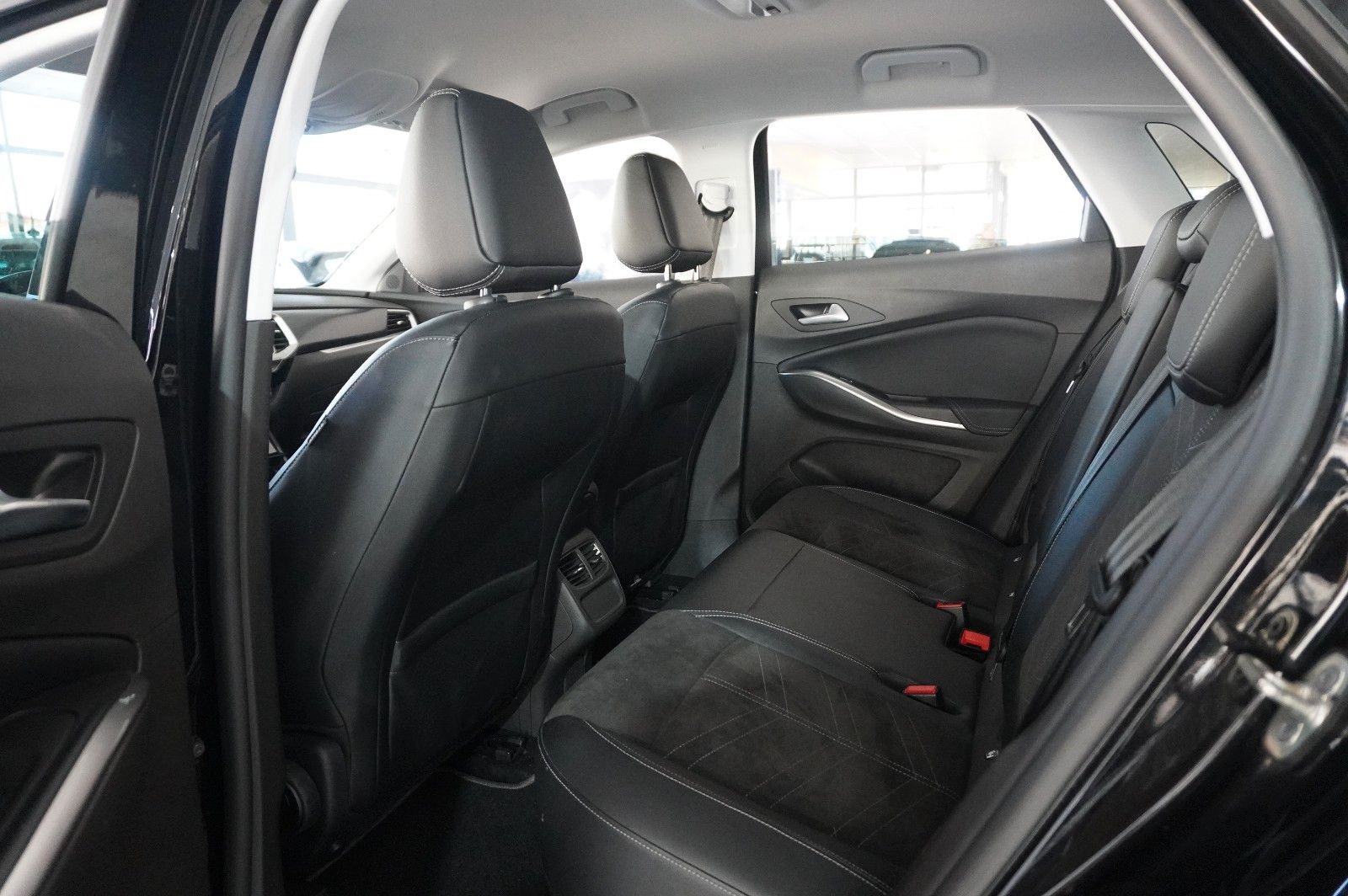 Fahrzeugabbildung Opel Grandland (X) ULTIMATE 4HYBRID NAVI/LED/SPORT/SH