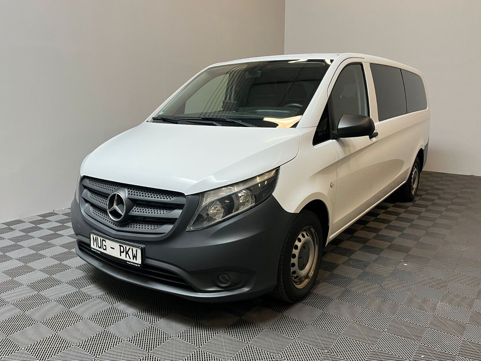 MERCEDES-BENZ Vito Tourer 114 CDI extralang 9G *8Sitze/Leder*