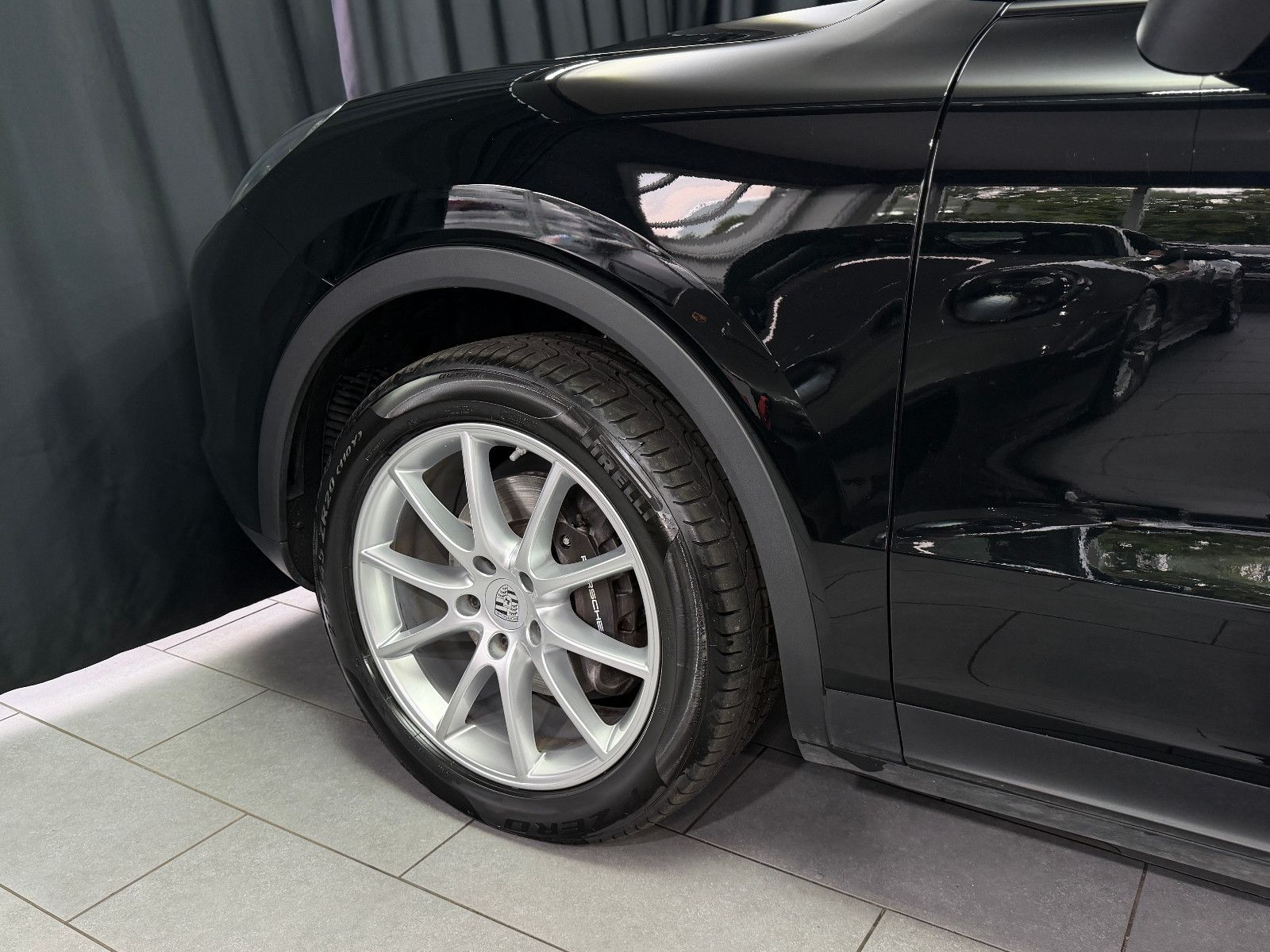Fahrzeugabbildung Porsche Cayenne Coupe Basis |LED|LUFT|STDHZ