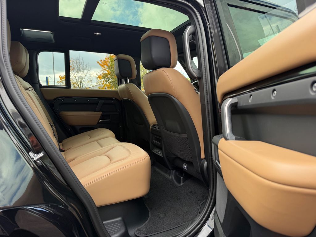 LAND-ROVER Defender 2024