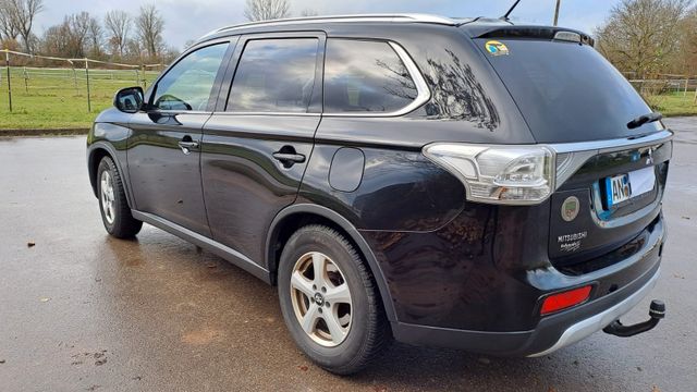 Mitsubishi Outlander 2.2 DI-D TOP 4WD AT, AHK