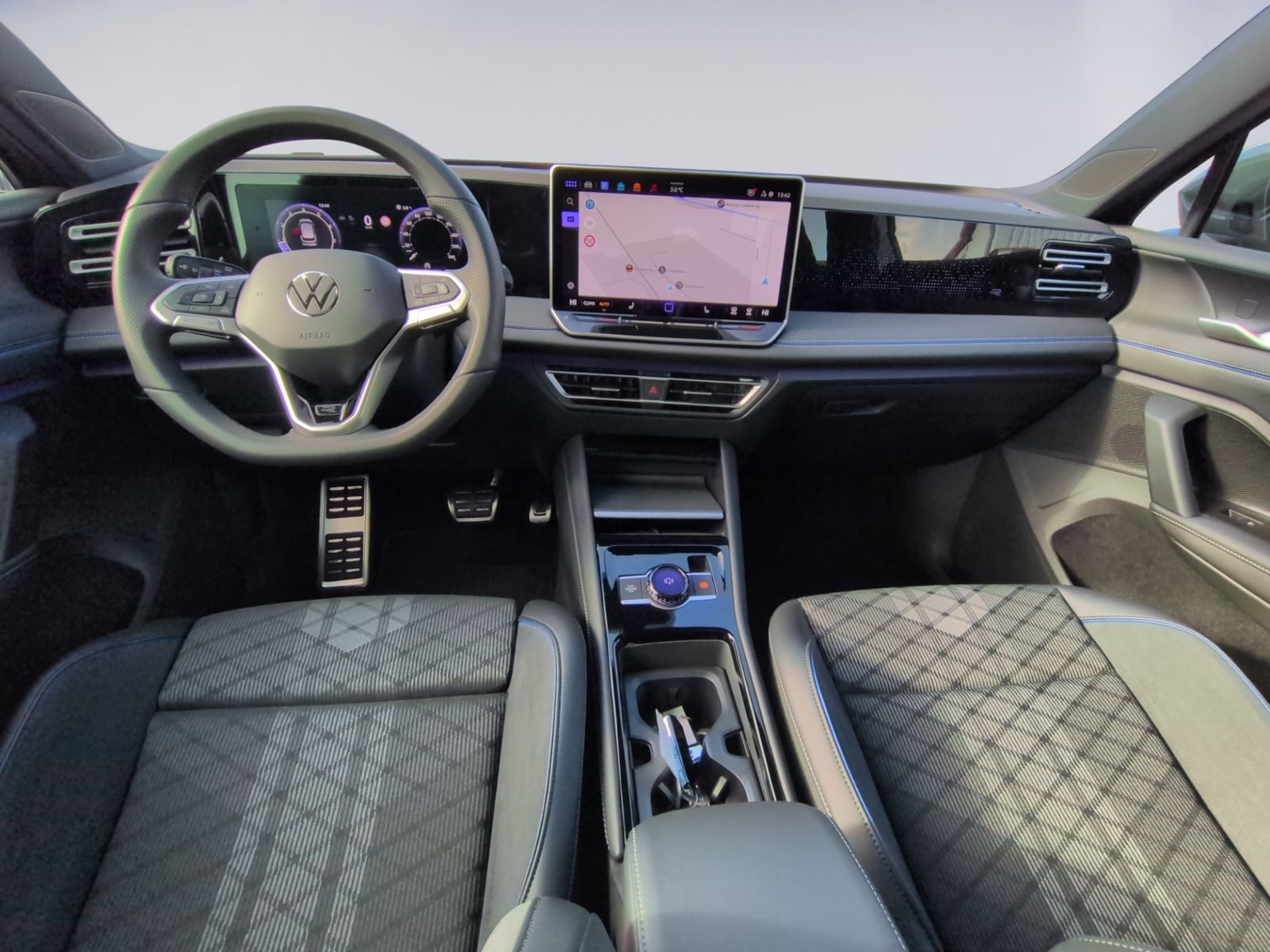 Tiguan R-Line 1.5 eTSI DSG AHK+RFK+