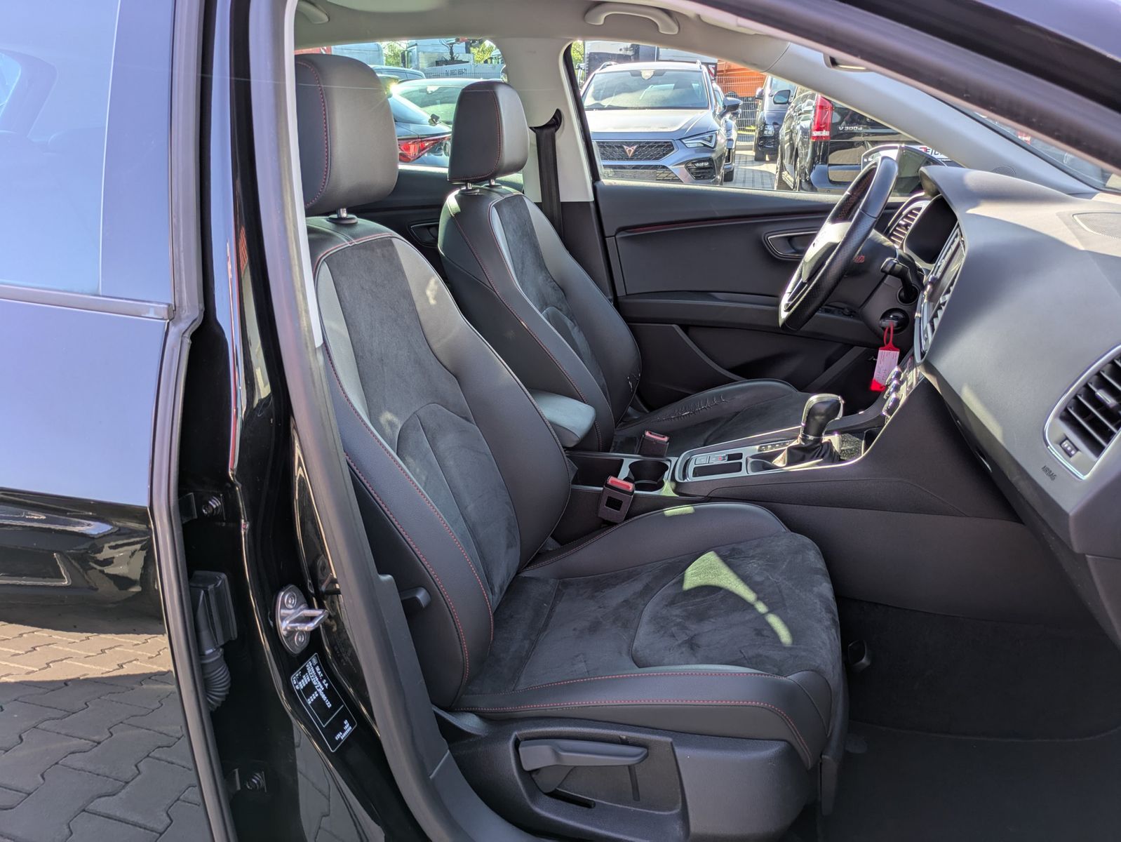 Fahrzeugabbildung SEAT Leon 1.4 TSI FR SCHIEBE-GLAS*KAMERA*LED*DAB*TEMP