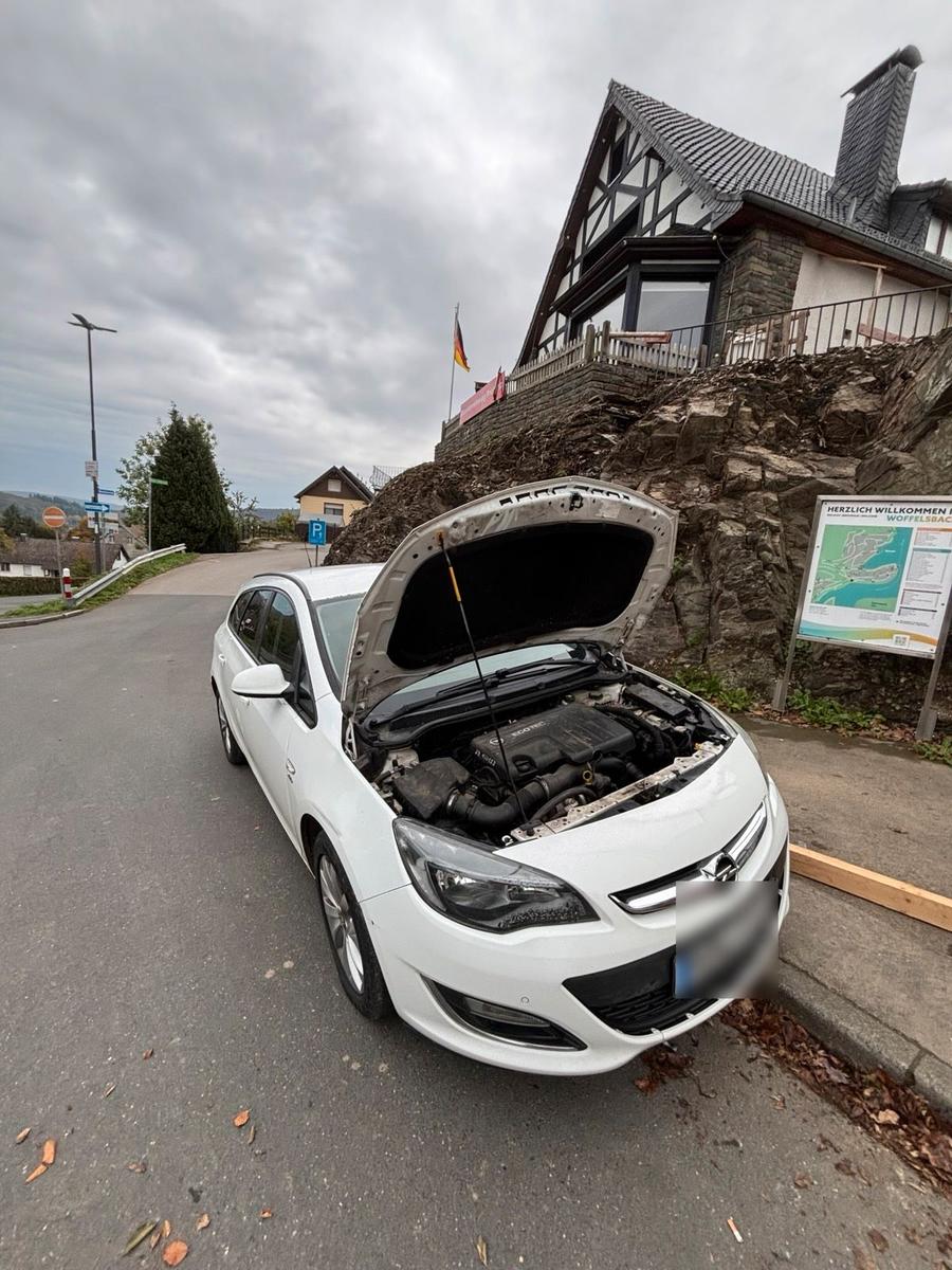 Opel Astra 2013 — photo 11
