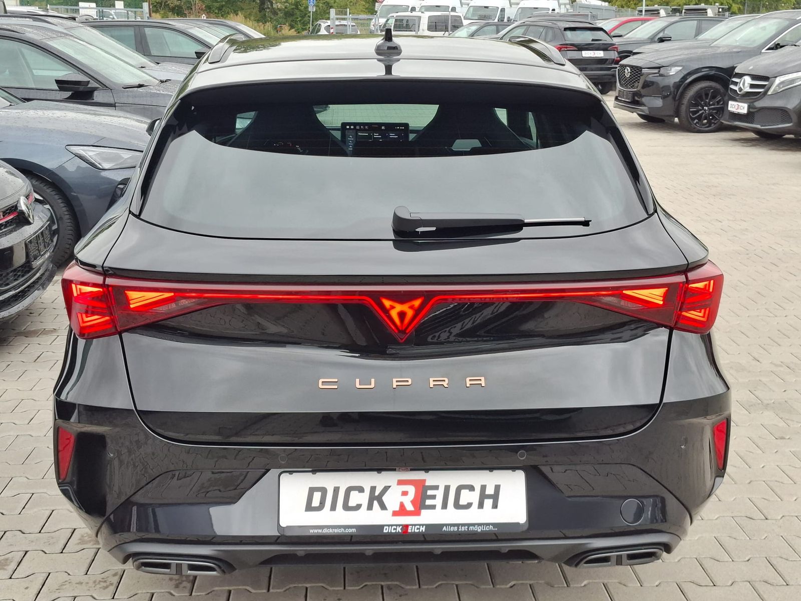 Fahrzeugabbildung CUPRA Leon 1.5 eTSI DSG AHK*DYNAMICA*EDGE*LED*5JGARAN.