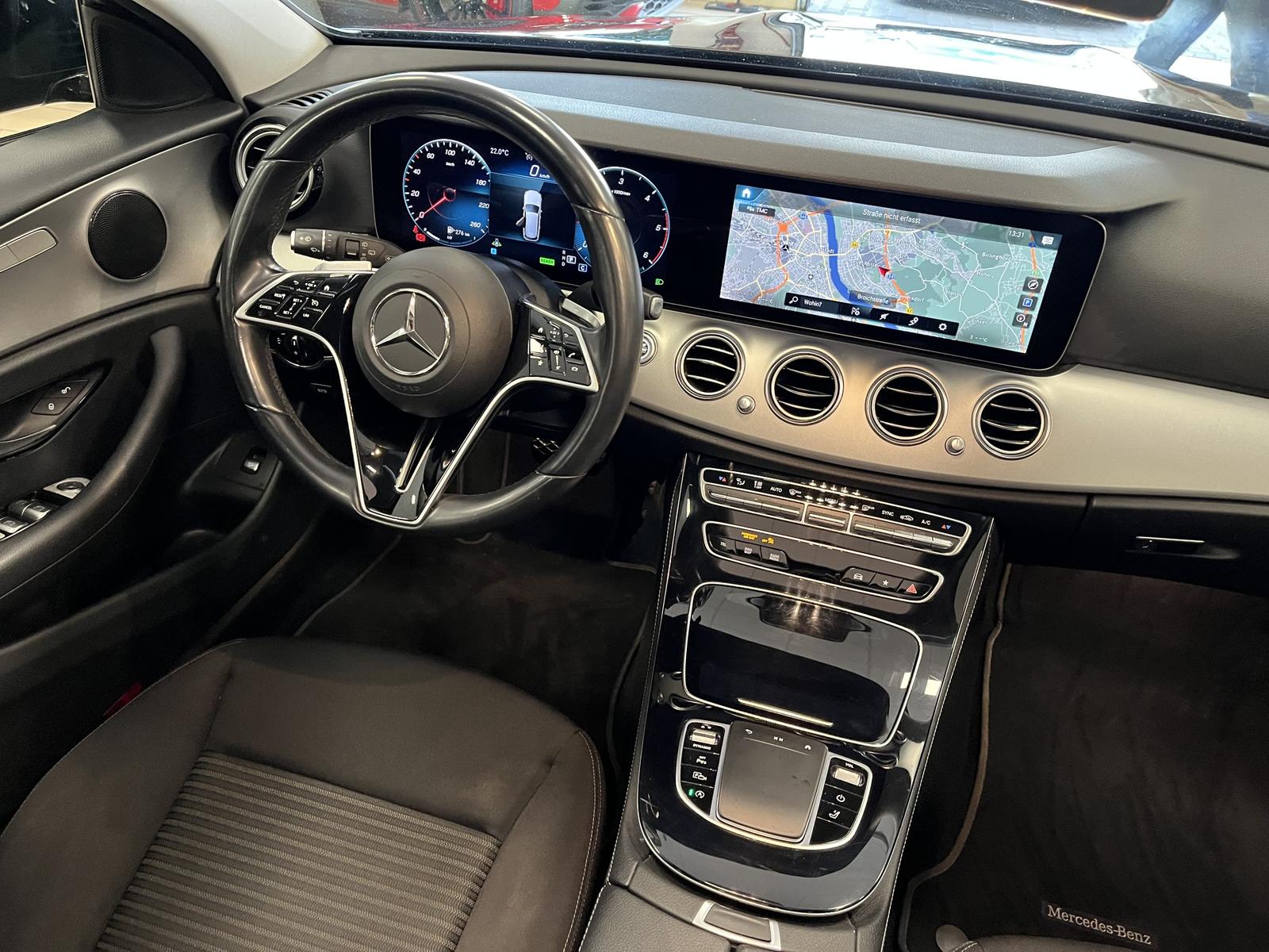 Mercedes-Benz E 220 AHK*Navi*ACC*R-Cam*SHZ*Pano*Night-Paket