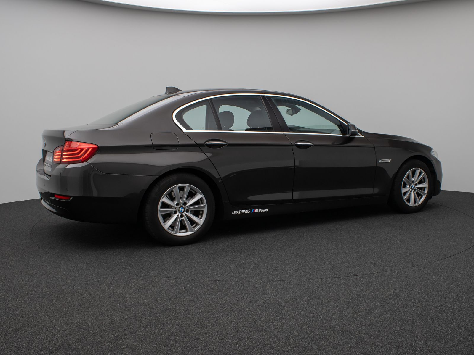 Fahrzeugabbildung BMW 520d Kamera Glasdach HUD HiFi Komfort Alarm AHK