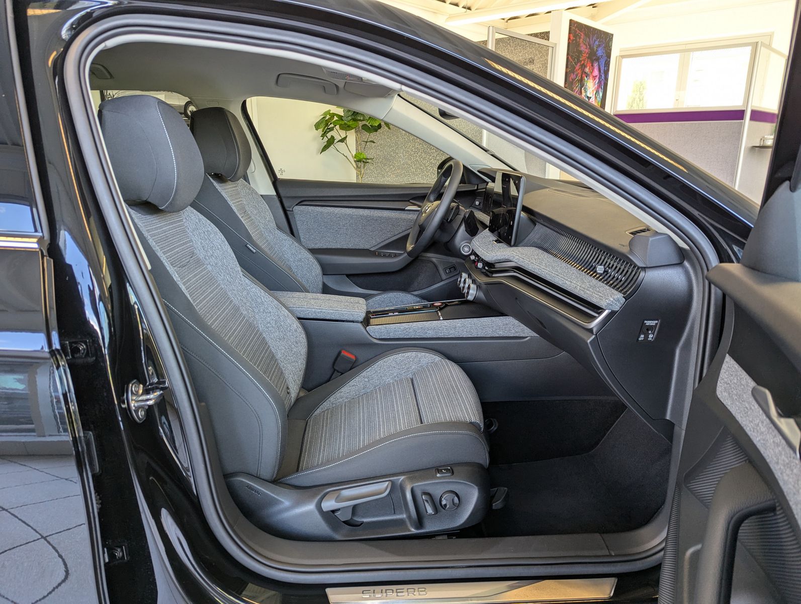 Fahrzeugabbildung SKODA Superb 2.0 TDI 4x4 Selection Matrix AHK 5J Garan