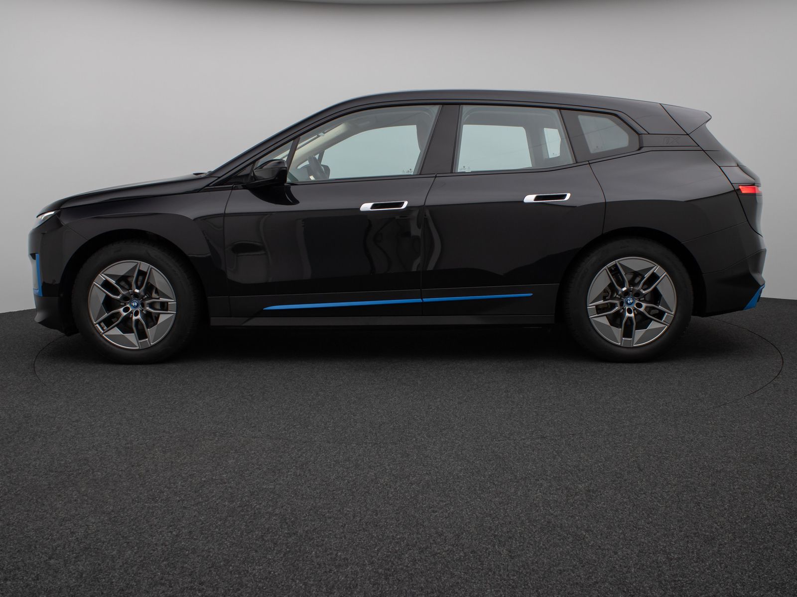 Fahrzeugabbildung BMW iX xD50 360°H/K DAB ACC SoftCl ACC Komfort 21Zol
