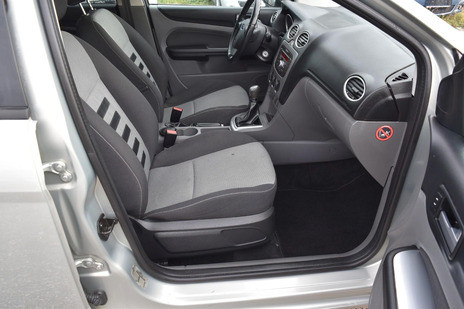 Ford Focus 2010 — photo 10