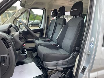 Fahrzeugabbildung Fiat Ducato 150 L1H1 9 Sitze Rollstuhlrampe Klima uvm