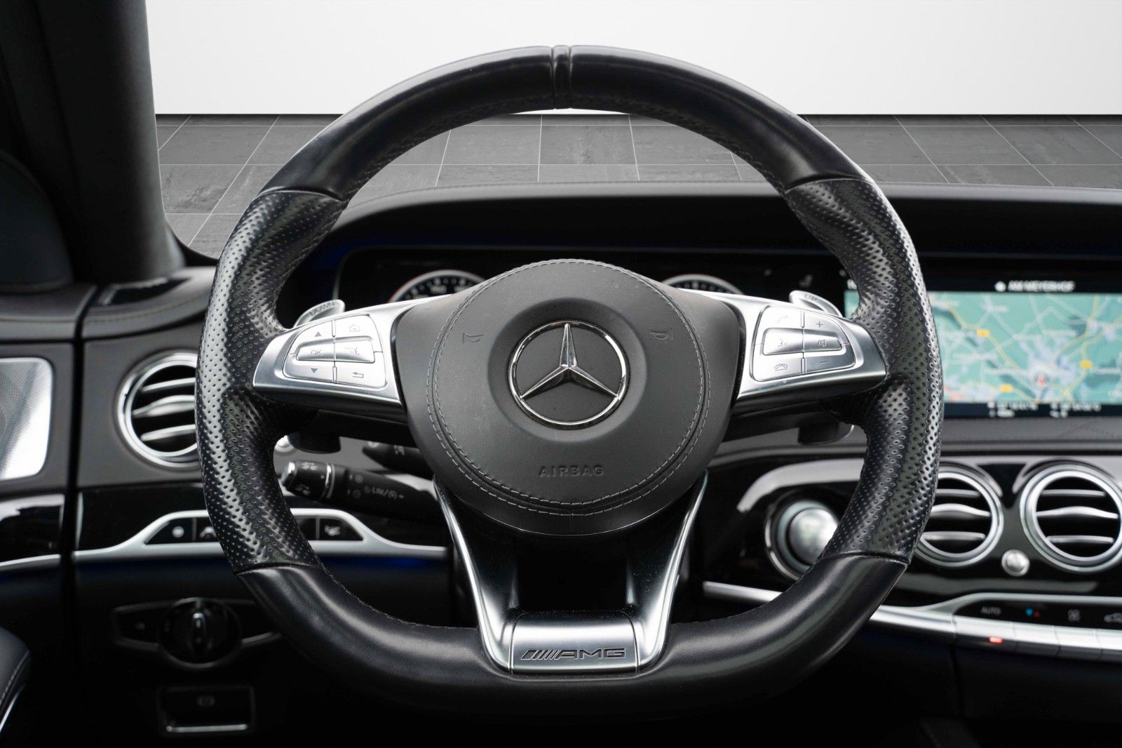 Fahrzeugabbildung Mercedes-Benz S 63 AMG L 4MATIC BURM PANO HUD LED DVD 360°