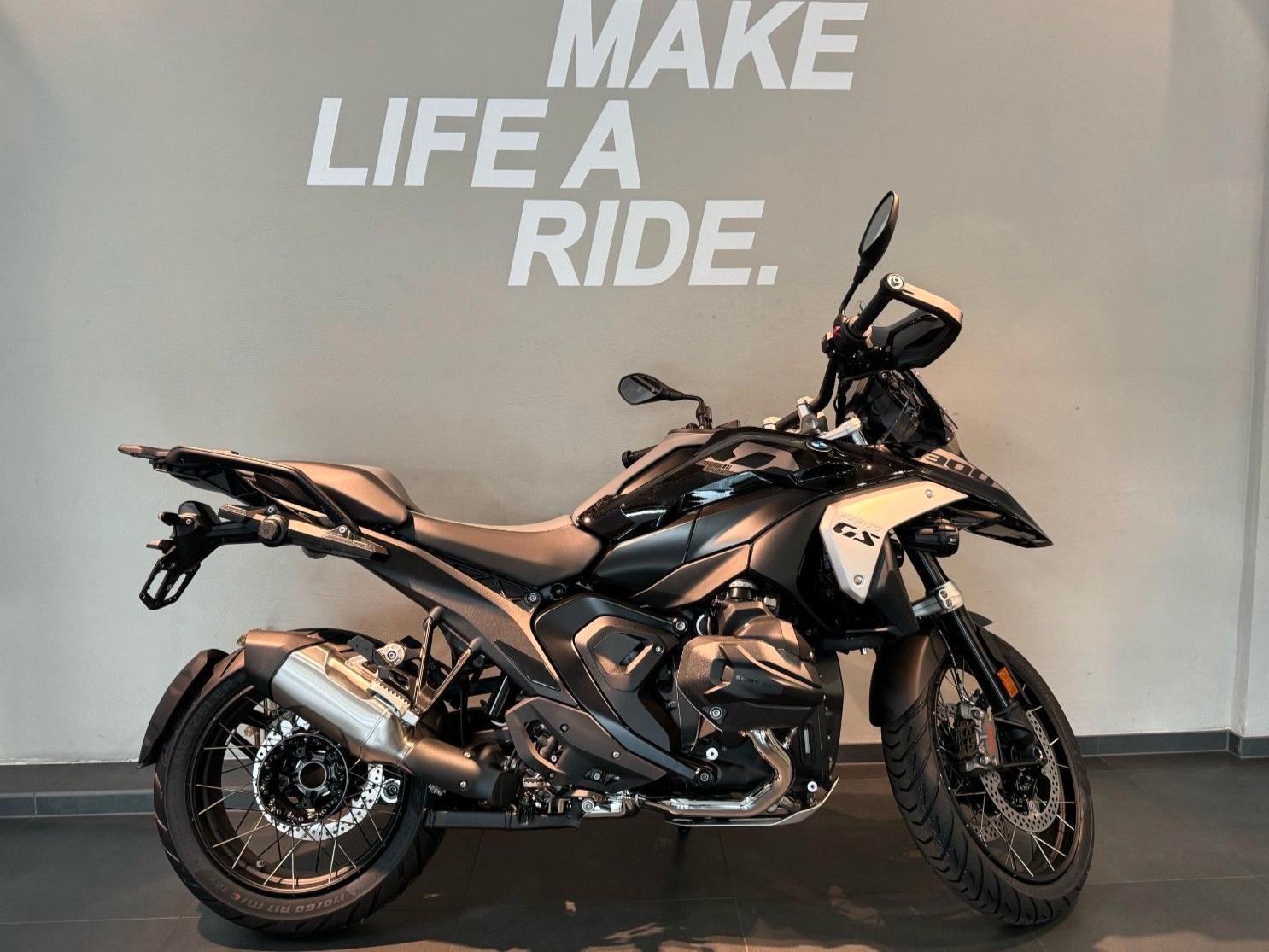 BMW R1300GS triple black