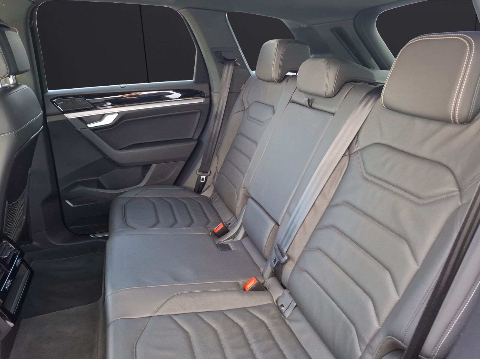 Fahrzeugabbildung Volkswagen Touareg TDI Elegance DSG 4M R-Line Matrix AHK Pa