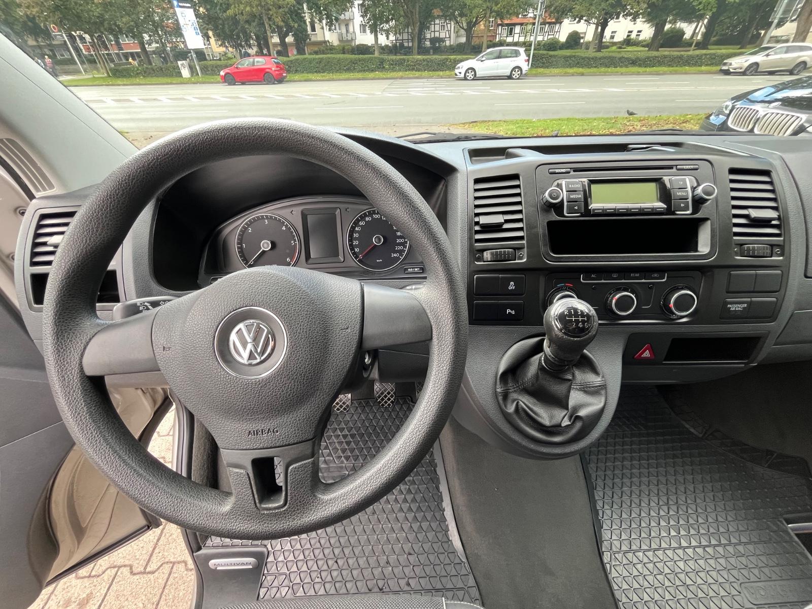 VOLKSWAGEN T5 MULTIVAN 2.0 TDI 140ch - STARLINE - ATTELAGE - PARK ASSIST AVANT/ARRIÈRE - CHAUFFAGE AUXILIAIRE - 1 ERE MAIN