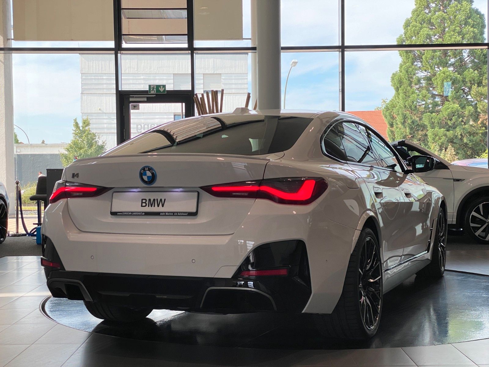 BMW i4 M50 M-Sitze Laser SurrView eGSD H&K ACC AHK foto 24