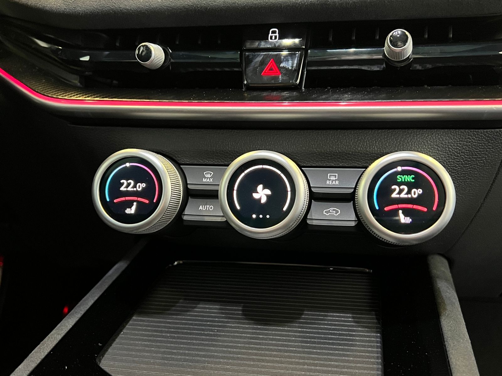 Fahrzeugabbildung SKODA Superb Combi Sportline 2.0 TDI DSG 4x4 *AHK, LED