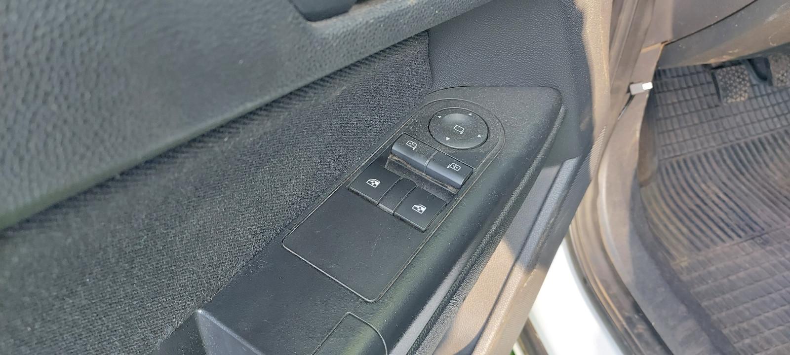 Opel Astra 2010 — photo 11