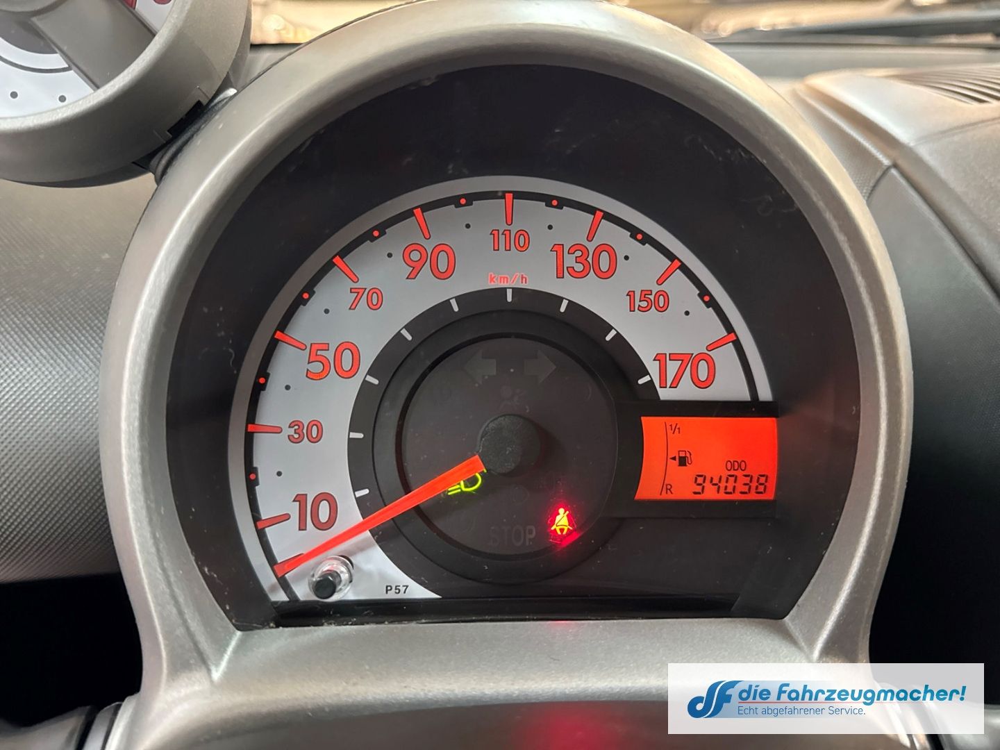 Fahrzeugabbildung Peugeot 107 Active GA Privacyverglasung teilb.Rücksb Led