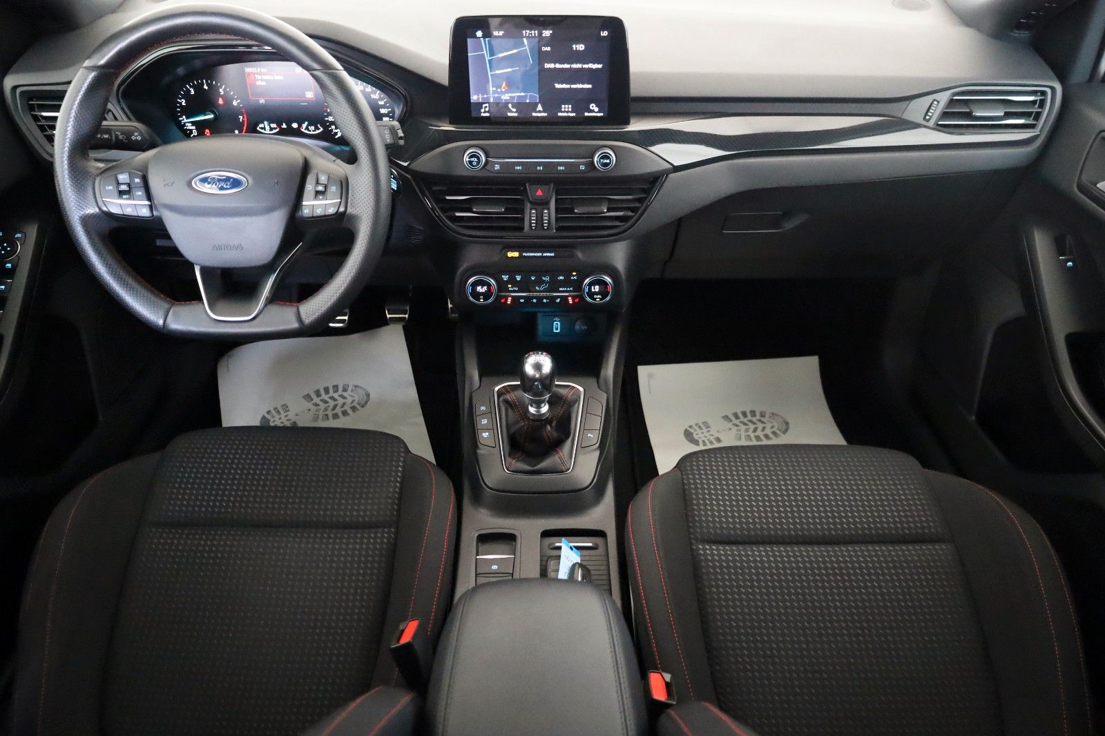 Fahrzeugabbildung Ford Focus Turnier ST-Line Navi,LED,SH,PDC,SR+WR
