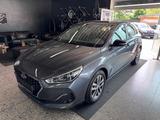 Hyundai i30 Passion*1.HAND*KAMERA*SHZG*LENKRAD HEIZBAR* - Hyundai i30 Gebrauchtwagen in Duisburg