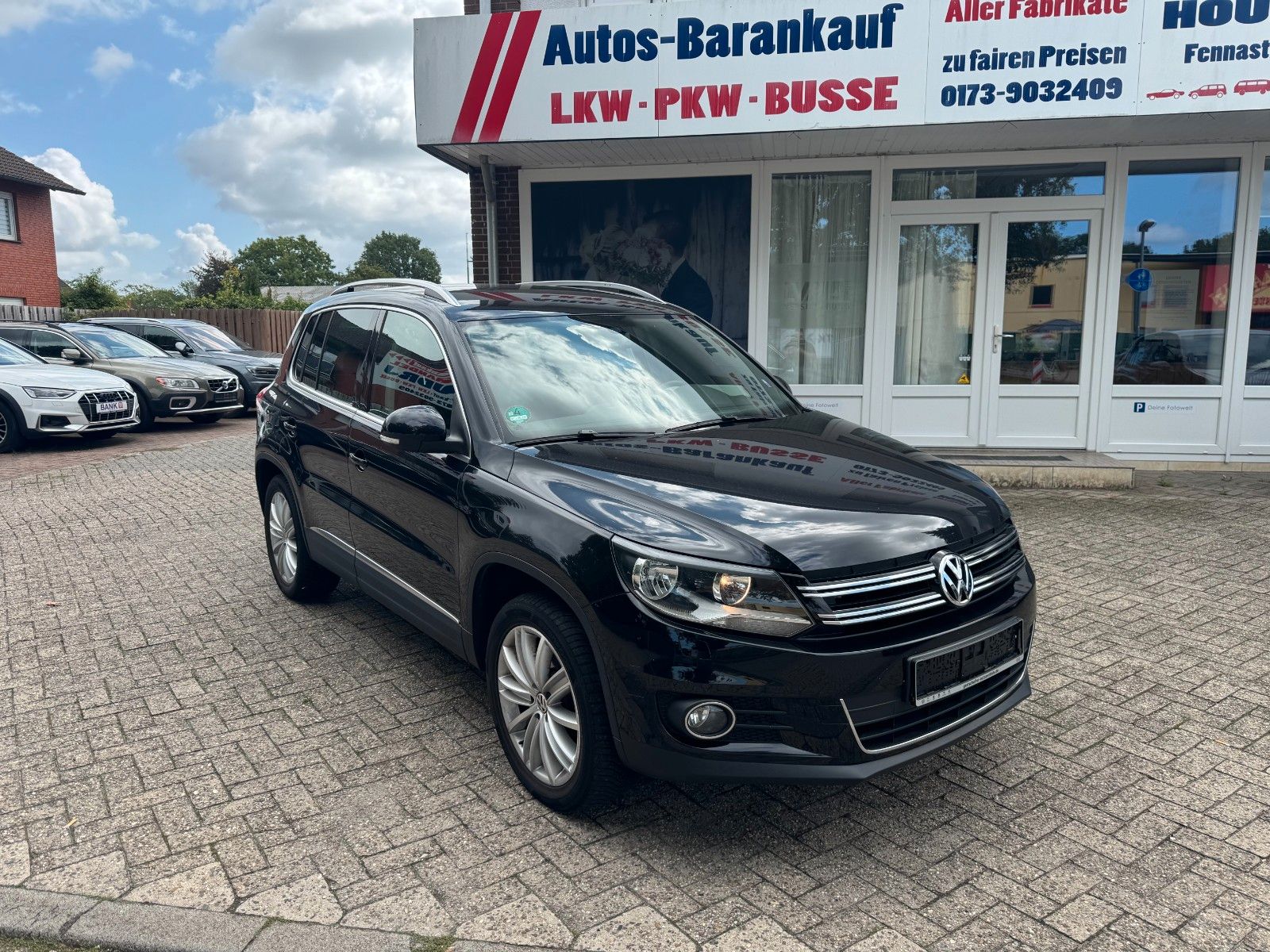 Volkswagen Tiguan - 1
