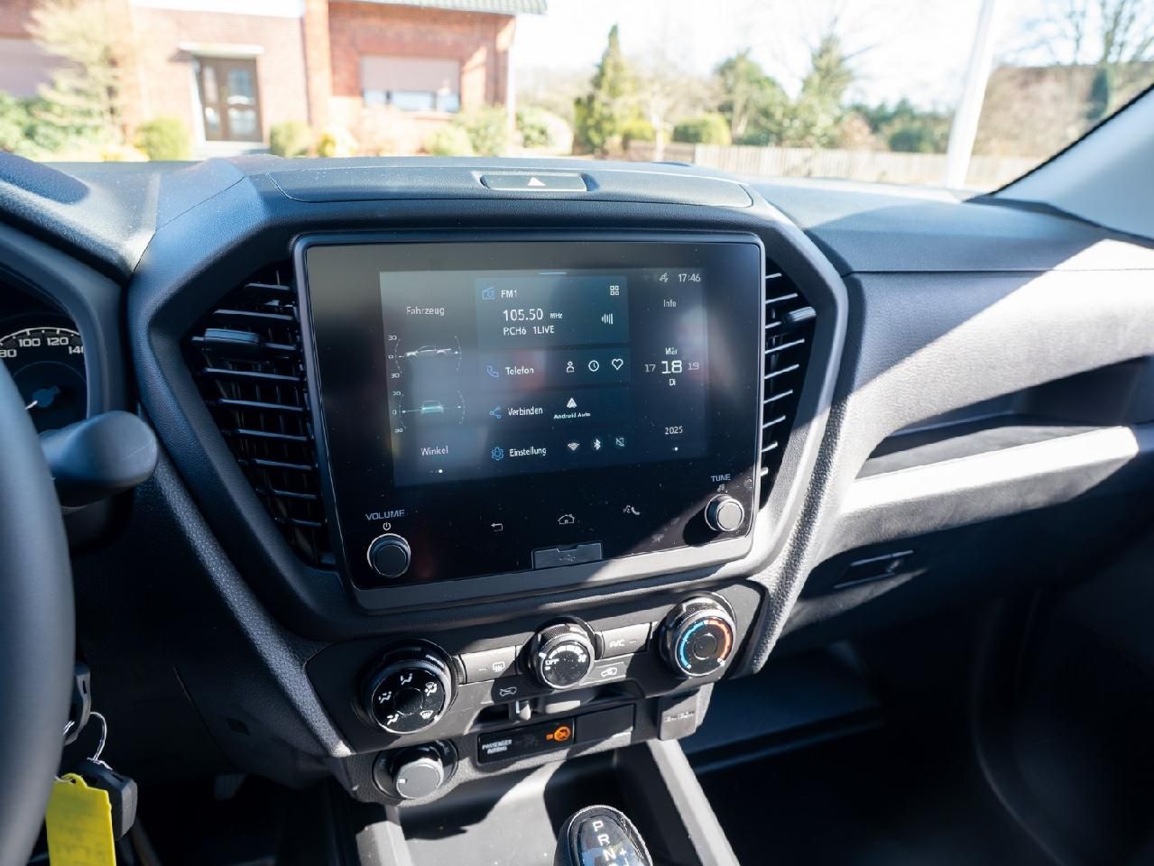 Fahrzeugabbildung Isuzu D-Max Space Cab 4WD L Automatik
