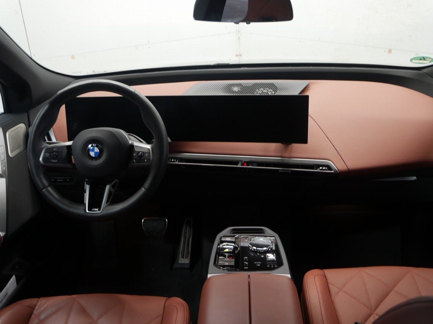 Fahrzeugabbildung BMW iX xDrive60 Sitzbelüftung vorn, Glasdach Sky Lou