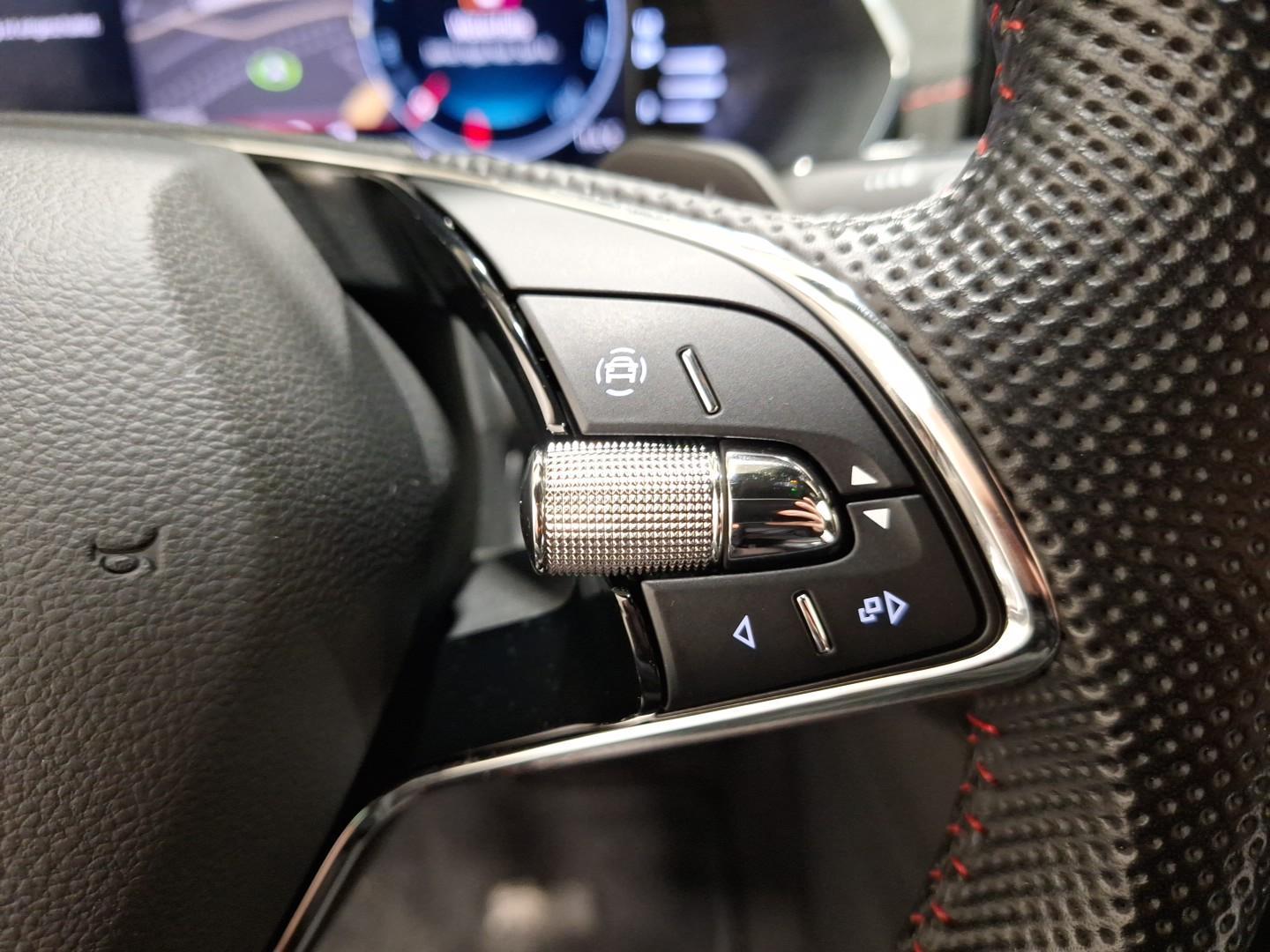 SKODA OCTAVIA 2.0 TDI DSG RS 200CH - MATRIX-LED SCHEINWERFE - VIRTUAL COCKPIT - SYSTÈME DE NAVIGATION - MATRIX-LED