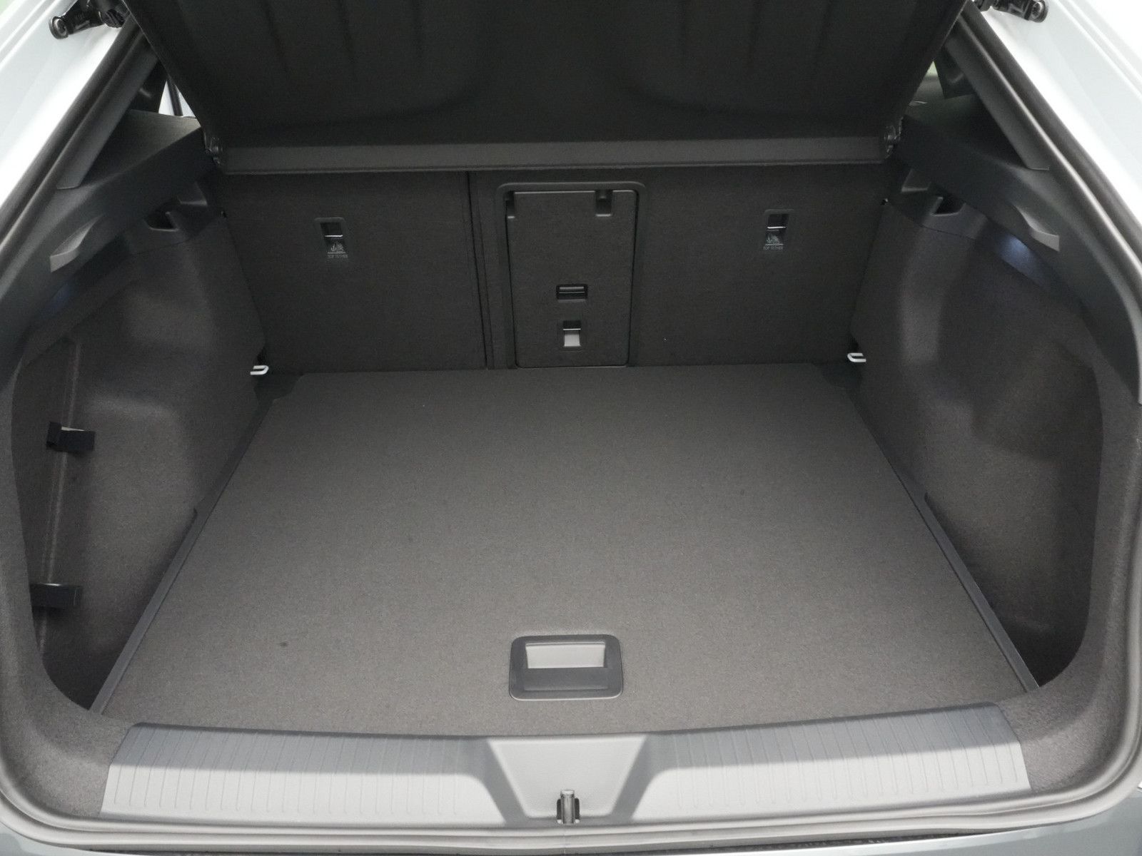 Cupra Tavascan - Bild 11