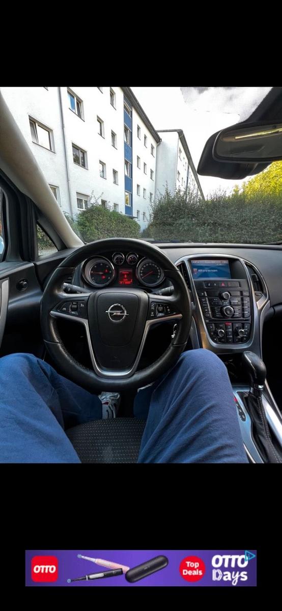 Opel Astra 2011 — photo 7