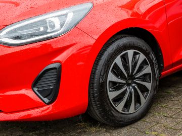 Ford Fiesta Titanium Abstandstempomat LED Sitzheizung