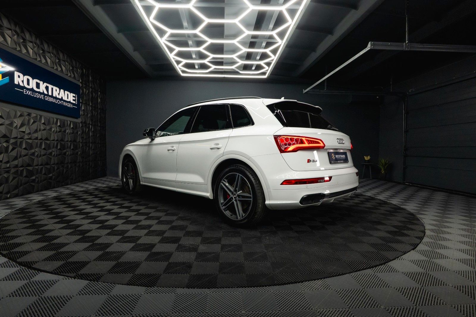 Fahrzeugabbildung Audi SQ5 3.0 TDI quattro Optik-Paket Schwarz *LED*19%