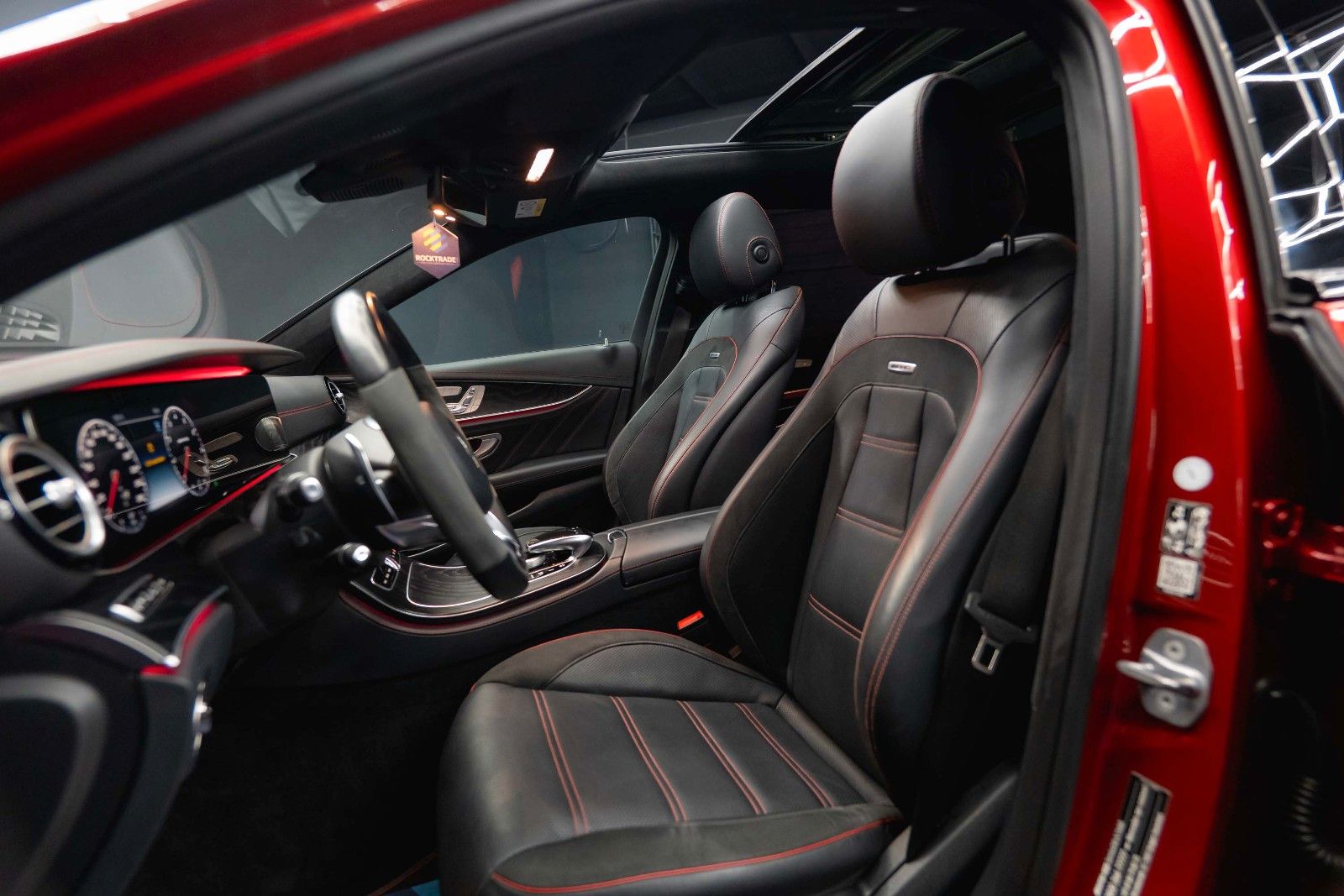 Fahrzeugabbildung Mercedes-Benz E 43 AMG 4Matic Night-Paket *Airmatic*ACC*Pano*