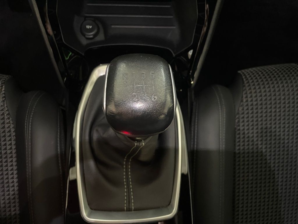 Fahrzeugabbildung Peugeot 2008 1.2 PureTech 130 Allure GT line, SHZ, Totw,